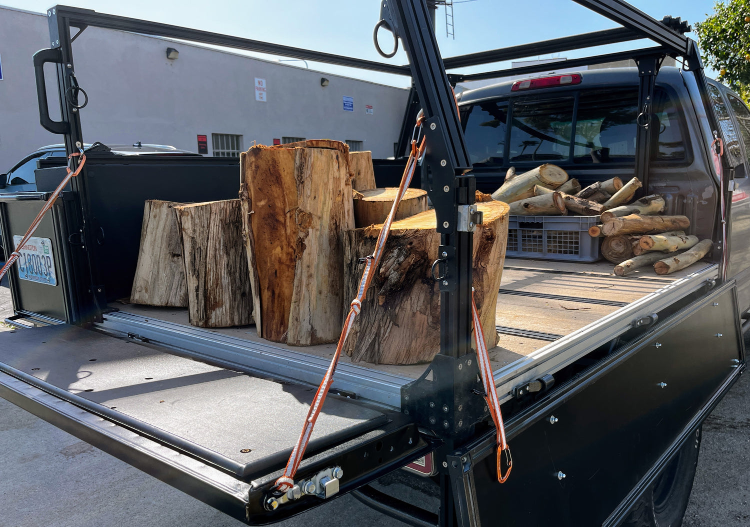 Easy loading from the sides and rear ensures all loads can be moved with ease.